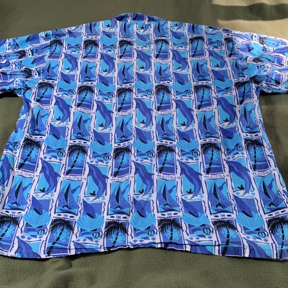 Men’s Armadillo short sleeve, button up shirt.  Size XL - Picture 5 of 8